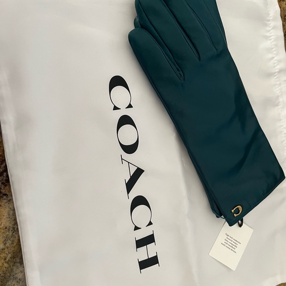 Coach leather tech gloves - Picture 2 of 3